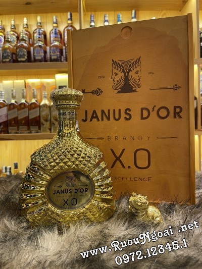 Rượu Janu's XO Gold Hộp Gỗ Sang Trọng